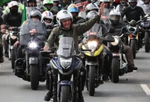 Bolsonaro em passeio de moto