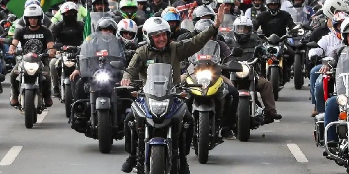 Bolsonaro em passeio de moto
